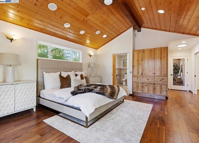 59 Arenas Ct, San Ramon CA: https://media.crmls.org/mediaz/10288af6-0999-46b0-bc81-ef55bb1dd944.jpg
