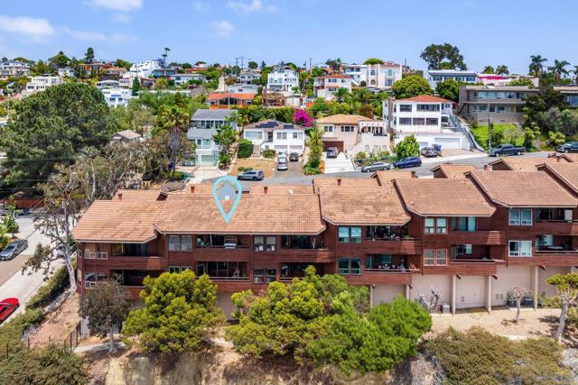 3460 Columbia St, San Diego CA: https://media.crmls.org/mediaz/1028a435-cb0b-4113-9eb2-fde2553df242.jpg
