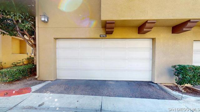 1876 E 12th ST, National City CA: https://media.crmls.org/mediaz/10293e35-c61a-4eeb-bf76-0d7ea3292bfb.jpg