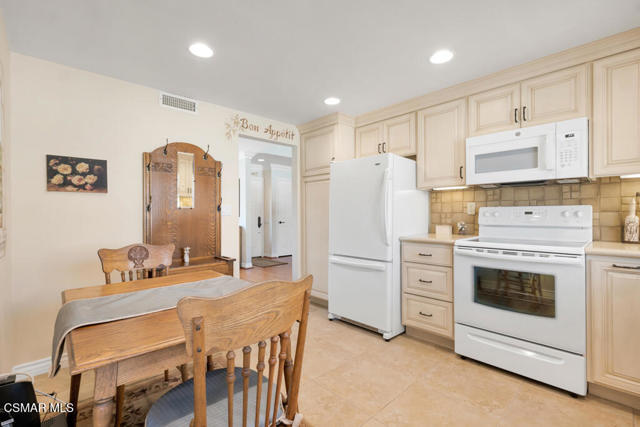 31328 Village 31, Camarillo CA: https://media.crmls.org/mediaz/10295200-9714-4ea3-a1f4-da09008d015f.jpg