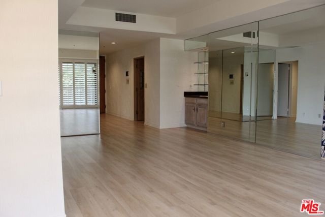 10790 Wilshire Boulevard, Los Angeles CA: https://media.crmls.org/mediaz/102a2490-ea86-4927-9765-67ba4ce24b1f.jpg