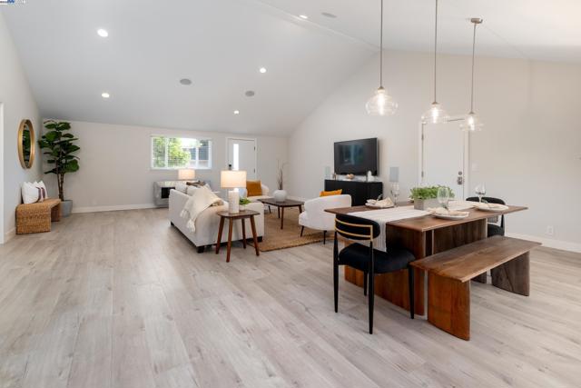 401 Emerson St, Fremont CA: https://media.crmls.org/mediaz/102a422f-970e-48d5-a5d6-5d64d7ee8bee.jpg