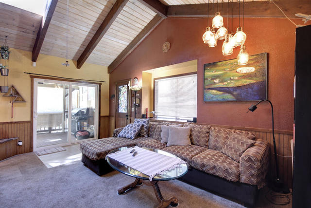 735 Santa Barbara Avenue, Sugarloaf CA: https://media.crmls.org/mediaz/102a5409-993f-4061-a62d-64e1ced3214e.jpg