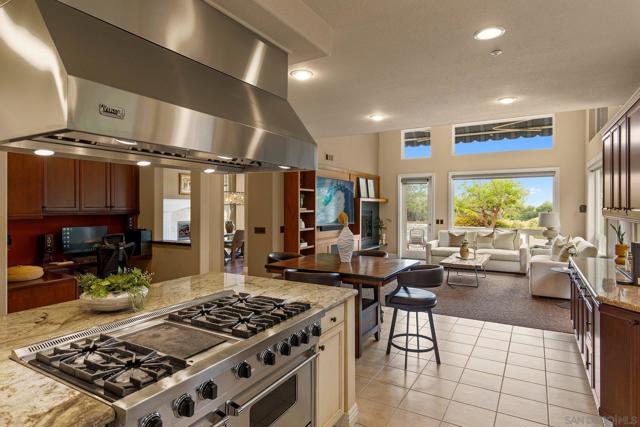 521 Latigo Row, Encinitas CA: https://media.crmls.org/mediaz/102ac606-cae7-4e0e-bde7-1d22263b1d28.jpg