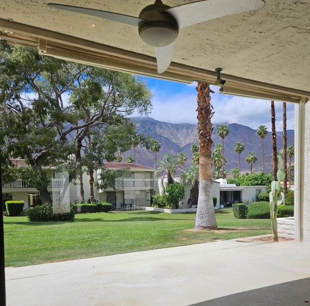https://media.crmls.org/mediaz/102b04a1-e3b5-450c-a16d-304a6f43587c.jpg?preset=X-Large