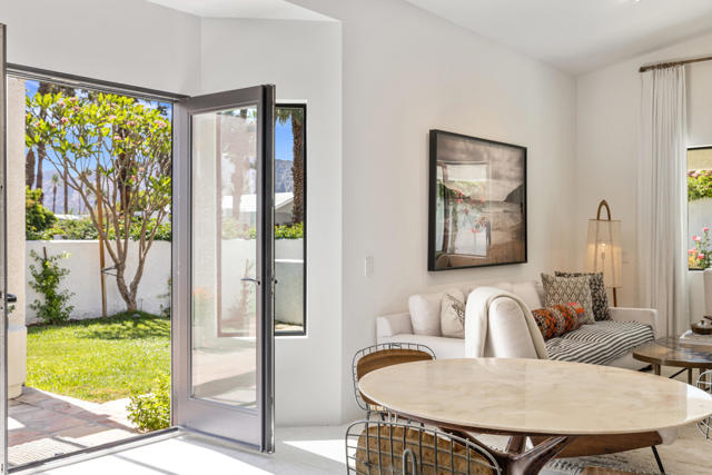 75465 Montecito Drive, Indian Wells CA: https://media.crmls.org/mediaz/102b1d44-030c-41b7-a27b-f05f18787646.jpg