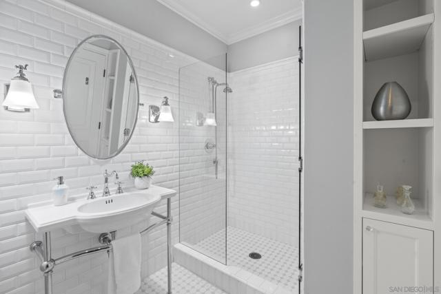 2045 W California St, San Diego CA: https://media.crmls.org/mediaz/102b61c8-69f9-4626-999d-c6eb3ba3fc5f.jpg