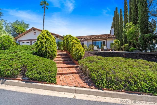 17109 Cloudcroft Dr, Poway CA: https://media.crmls.org/mediaz/102b70c0-1d6b-4f5a-8f41-2690210f8998.jpg