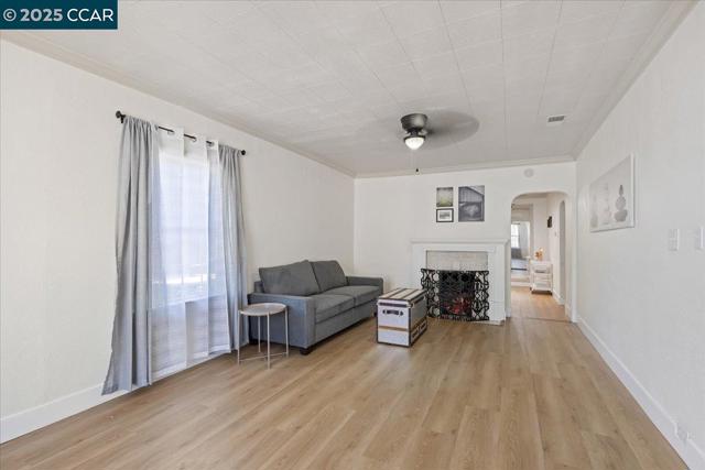 3220 Champion St, Oakland CA: https://media.crmls.org/mediaz/102ba45f-5d15-442d-a4d6-aa2bc358ca95.jpg