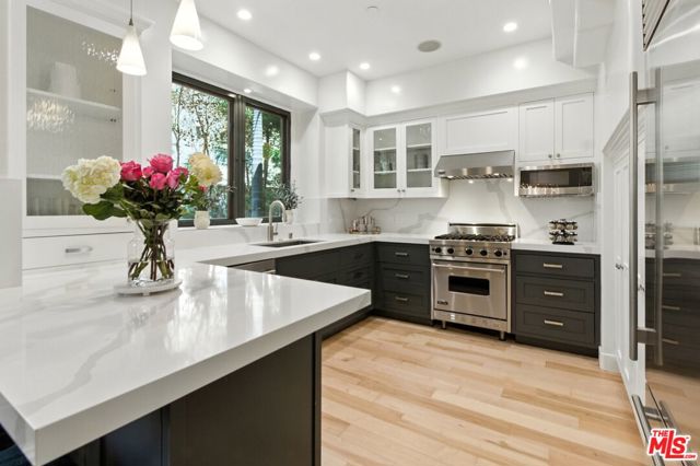 838 16th Street, Santa Monica CA: https://media.crmls.org/mediaz/102c7fb9-6a60-471f-a23e-d4efa31630c6.jpg