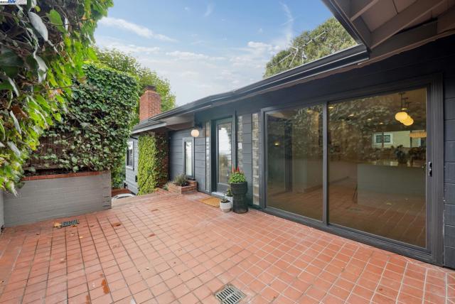 201 Amherst Ave, Kensington CA: https://media.crmls.org/mediaz/102d85e3-4bab-40d9-8064-185763ce0cdb.jpg