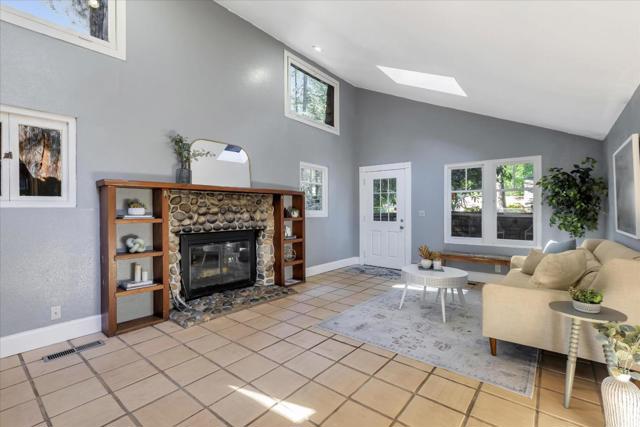 695 Creek Drive, Boulder Creek CA: https://media.crmls.org/mediaz/102d99b6-6c0c-424b-9576-8fe9a7763b2d.jpg