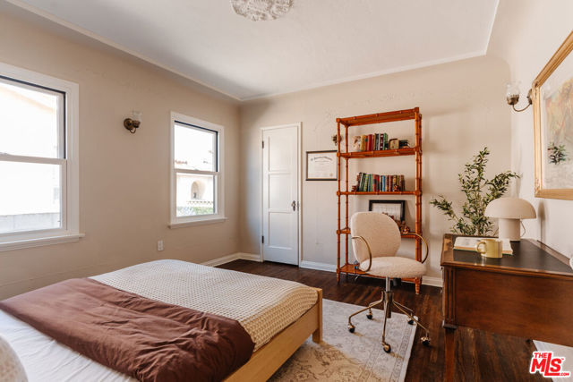 3975 Sutro Avenue, Los Angeles CA: https://media.crmls.org/mediaz/102de3a2-0ba6-4bf9-af1f-ecee455e7db0.jpg