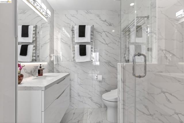 565 Bellevue Ave, Oakland CA: https://media.crmls.org/mediaz/102e284e-f0f4-4b43-b4cd-1d340b55c4ff.jpg