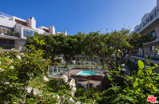 2940 Neilson Way, Santa Monica CA: https://media.crmls.org/mediaz/102e4b65-e216-4869-b108-6acca85a2107.jpg