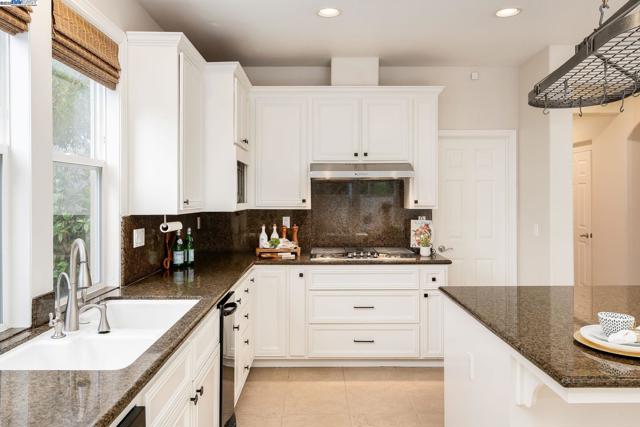 10828 Inspiration Cir, Dublin CA: https://media.crmls.org/mediaz/102e7638-ae1e-44b3-b7dc-9ffd2b085d4c.jpg