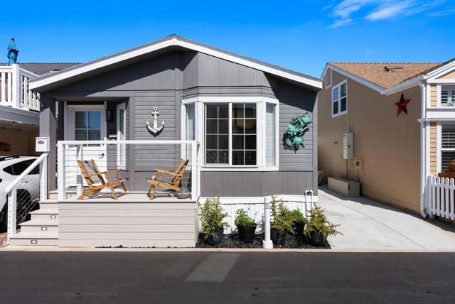 37 El Paseo Street, Newport Beach CA: https://media.crmls.org/mediaz/102e7e45-8dca-43fe-822b-6ff76bc6c7c6.jpg