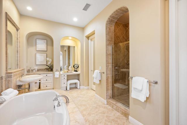 Detail Gallery Image 37 of 61 For 14055 Caminito Vistana, San Diego,  CA 92130 - 4 Beds | 3/1 Baths