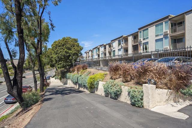 6675 Mission Gorge Road, San Diego CA: https://media.crmls.org/mediaz/1030bf7f-44bf-4a2a-99d4-dae6c1826c60.jpg