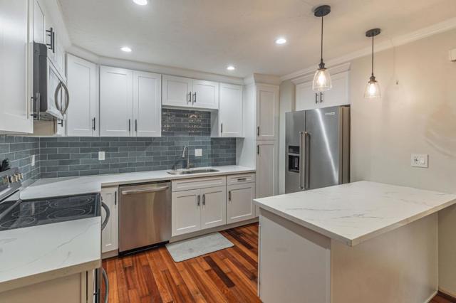 382 Coronado Avenue, Long Beach CA: https://media.crmls.org/mediaz/1030f8d8-fcc5-4eb7-bb5c-691d01abd911.jpg