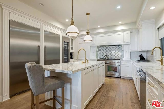 2322 Canyonback Road, Los Angeles CA: https://media.crmls.org/mediaz/10312974-8788-4852-bdea-86c3e025c486.jpg