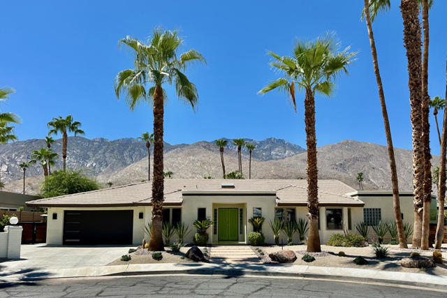 1311 Fuego Circle, Palm Springs CA: https://media.crmls.org/mediaz/10316479-7780-49d9-99b0-aad29f9339c4.jpg