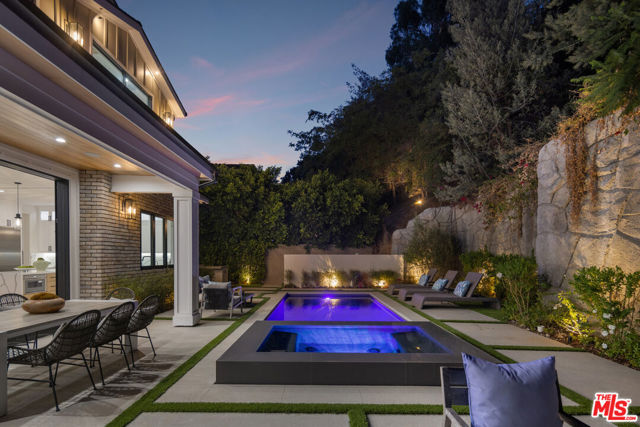 1534 N Beverly Drive, Beverly Hills CA: https://media.crmls.org/mediaz/10318f83-53fa-4d0b-ba4c-63a167139441.jpg