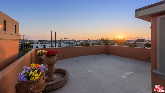 3815 Via Dolce, Marina del Rey, California 90292, 4 Bedrooms Bedrooms, ,4 BathroomsBathrooms,Single Family Residence,For Sale,Via Dolce,24413873