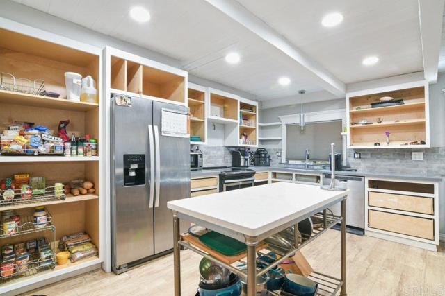 1736 Bellington Lane, Fallbrook CA: https://media.crmls.org/mediaz/1032287f-c921-4e2c-96dc-70ce19727cd2.jpg