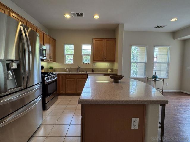 1355 Sky Ridge Ct, San Marcos CA: https://media.crmls.org/mediaz/10322b70-f6a2-421a-b2c1-5a3bc91619e5.jpg