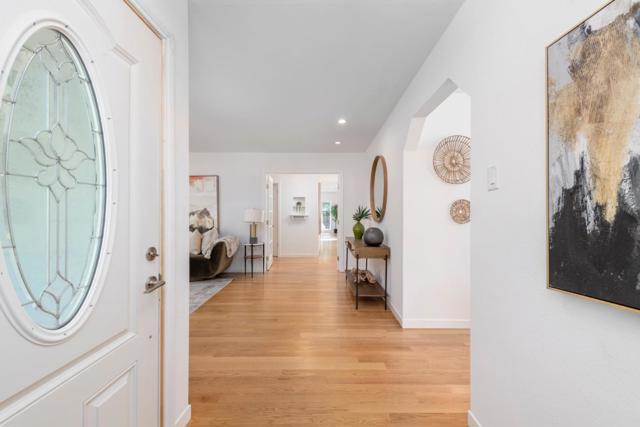923 Grand Street, Redwood City CA: https://media.crmls.org/mediaz/10324340-6058-471b-b386-c4c708fa07a5.jpg
