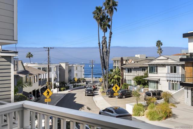 249 Playa Del Norte, La Jolla CA: https://media.crmls.org/mediaz/10326cf6-ac4c-4756-8e74-d4630a82963d.jpg