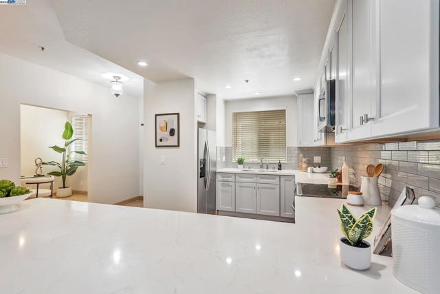 929 E El Camino Real, Sunnyvale CA: https://media.crmls.org/mediaz/10327c16-49fe-423f-b65e-a21c1d68bc3a.jpg