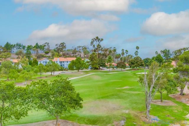 12122 Royal Birkdale Row, San Diego CA: https://media.crmls.org/mediaz/1032d220-82c7-4460-9900-89ec2622c0cf.jpg