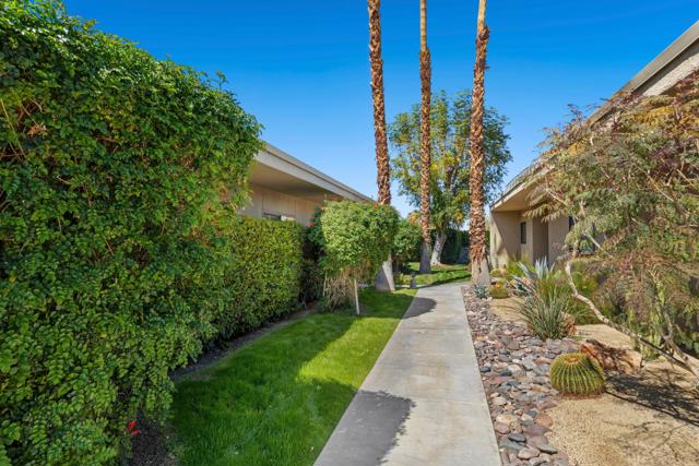 1366 Tiffany N Circle, Palm Springs CA: https://media.crmls.org/mediaz/1032d6de-7eea-4415-a40d-a35355f603e9.jpg