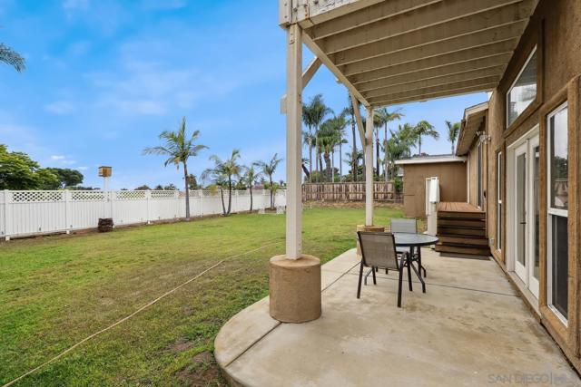 2725 Morning Glory Ln, Carlsbad CA: https://media.crmls.org/mediaz/1033434e-4a80-4c73-83b3-3a5c223ca61d.jpg