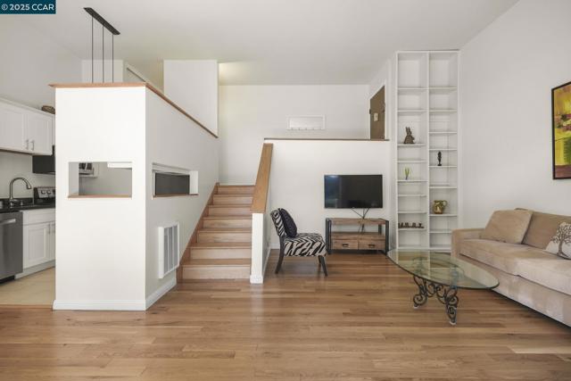 2059 Ascot Dr., Moraga CA: https://media.crmls.org/mediaz/103357ca-f6cc-4ce0-8b47-17e192af2680.jpg