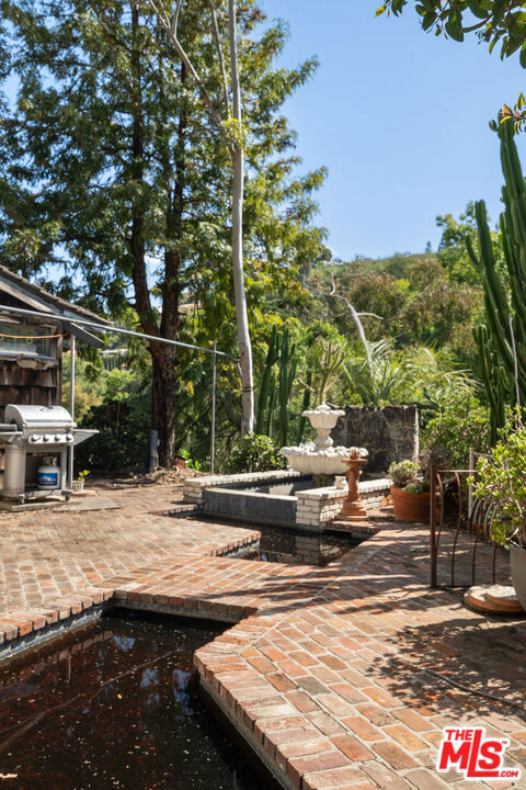 7319 Woodrow Wilson Drive, Los Angeles CA: https://media.crmls.org/mediaz/10335da1-9413-4f5f-aa8c-f17f569b4fbf.jpg