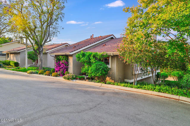 434 Vista Dorado Lane, Oak Park CA: https://media.crmls.org/mediaz/1033b604-a26b-4fe0-8428-26082da45e63.jpg