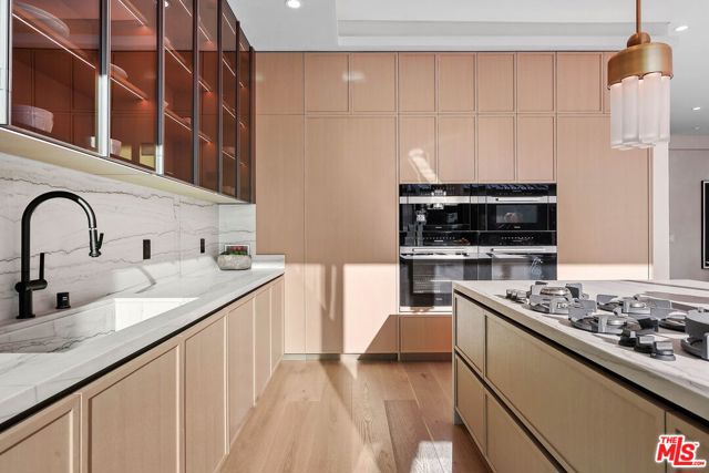 4445 Van Noord Avenue, Studio City CA: https://media.crmls.org/mediaz/103457c8-b916-4e90-9129-8cacbccb5c04.jpg