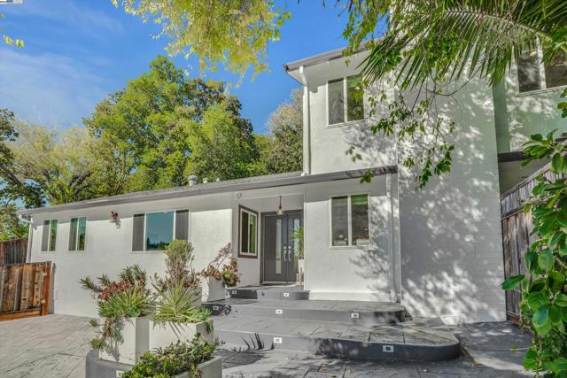 3 Dale Ct, Lafayette CA: https://media.crmls.org/mediaz/10347057-2d8d-4f67-8ff2-c9405e790596.jpg