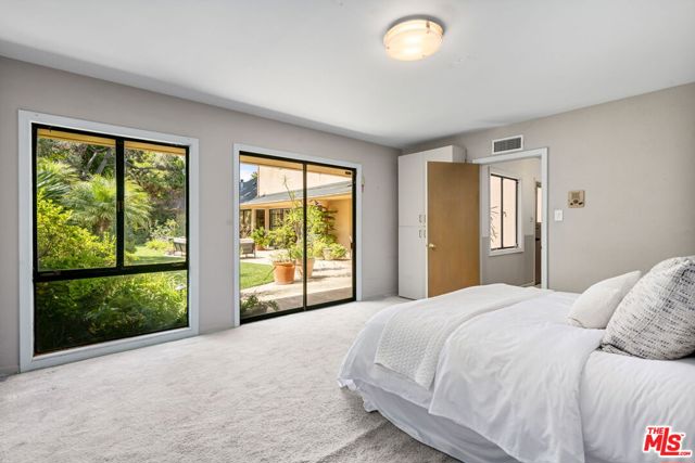 515 Warner Avenue, Los Angeles CA: https://media.crmls.org/mediaz/1034becf-7746-4d81-a509-08ae0a06d512.jpg