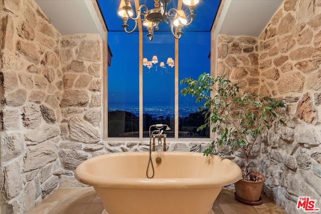 19 Caballeros Road, Rolling Hills, California 90274, 5 Bedrooms Bedrooms, ,3 BathroomsBathrooms,Residential,Sold,Caballeros,25581187