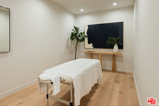 615 23rd Street, Santa Monica CA: https://media.crmls.org/mediaz/1034f7b7-d39f-4de3-a7dd-2fcfdf1996e3.jpg