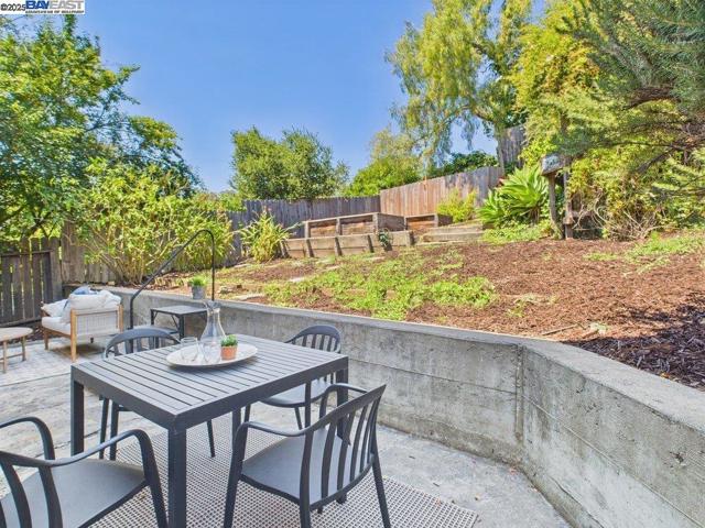 4418 Virginia Ave, Oakland CA: https://media.crmls.org/mediaz/1034fdf3-cfe5-4d00-952a-bc138f5d39e6.jpg
