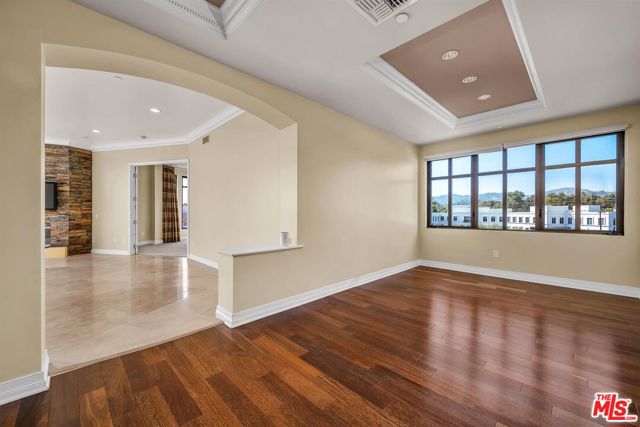 11847 Gorham Avenue, Los Angeles CA: https://media.crmls.org/mediaz/10354424-ea3e-4086-8099-9d1aa6ae4214.jpg