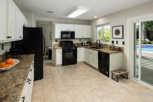 1417 Briarberry Lane, Gilroy CA: https://media.crmls.org/mediaz/10359cca-8dfd-486f-b6b1-7ac3809bfc62.jpg
