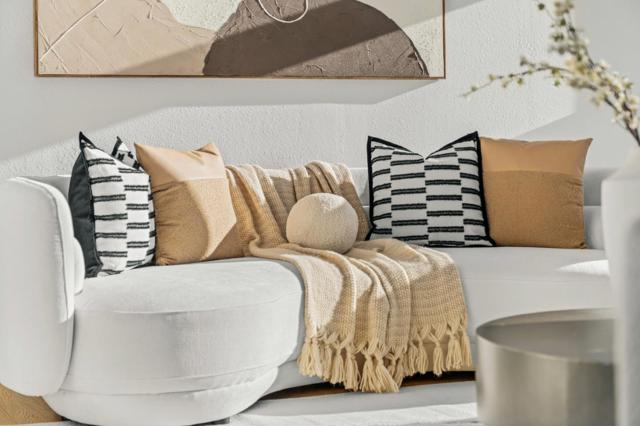 3151 Ramona Street, Palo Alto CA: https://media.crmls.org/mediaz/1035bc4a-0df2-4578-8767-21089160696e.jpg