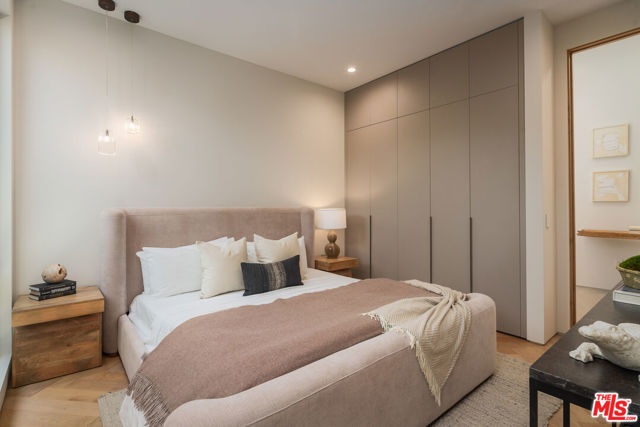 341 N Kings Road, Los Angeles CA: https://media.crmls.org/mediaz/103600af-1d69-4232-8879-c604c0ff065d.jpg