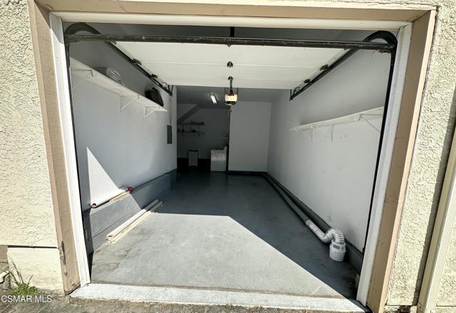 672 Indian Oak Lane, Oak Park CA: https://media.crmls.org/mediaz/10367c94-e450-4d12-8d9d-6c887f95602c.jpg